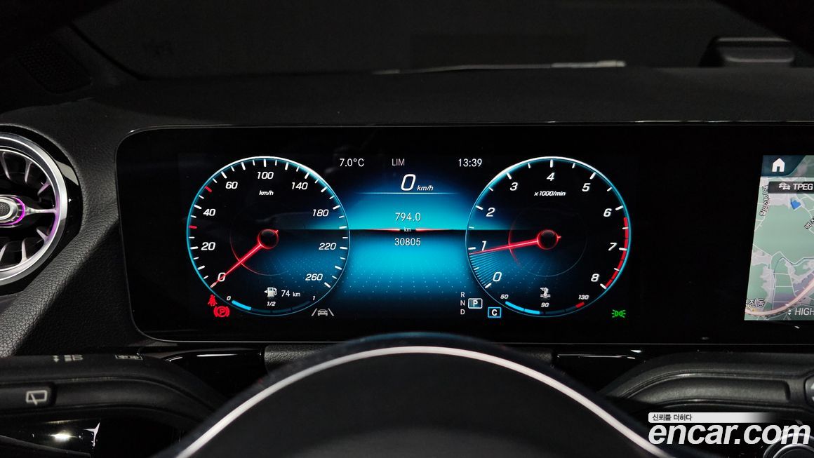 Mercedes-Benz GLA-Class 2021