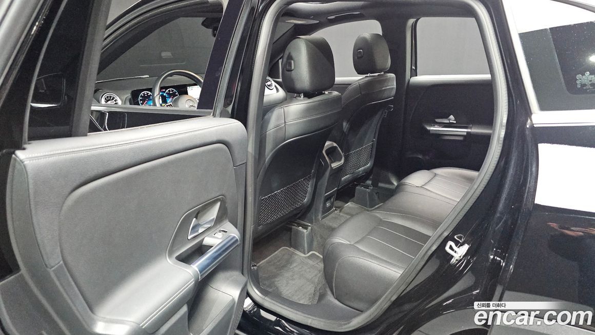 Mercedes-Benz GLA-Class 2021