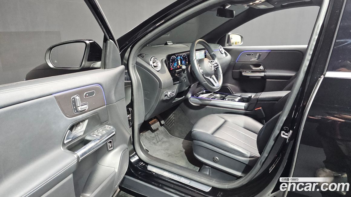 Mercedes-Benz GLA-Class 2021