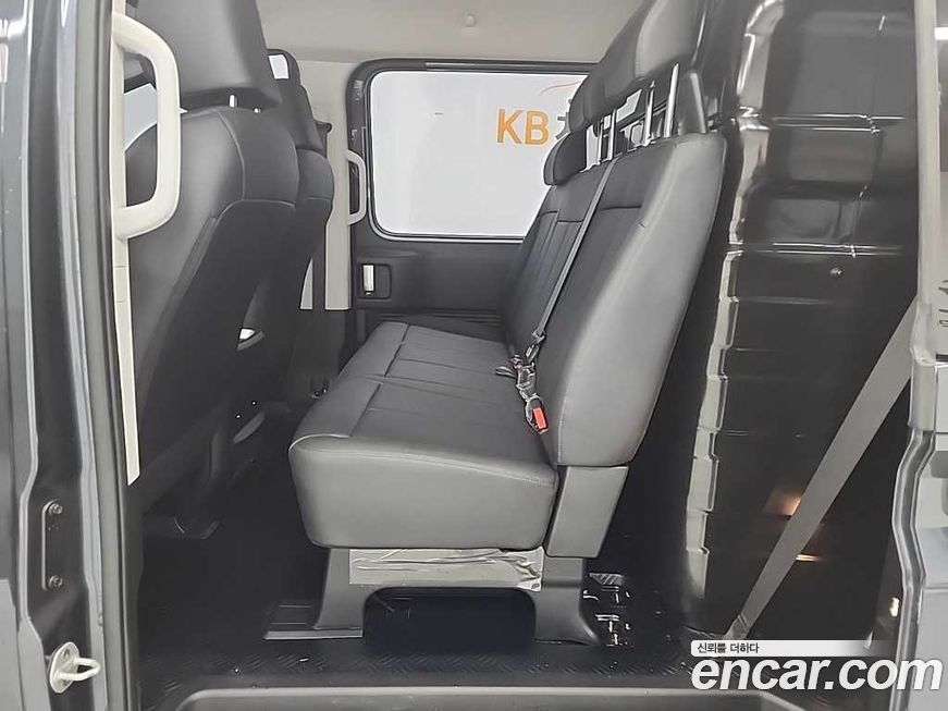 Hyundai Staria 2025