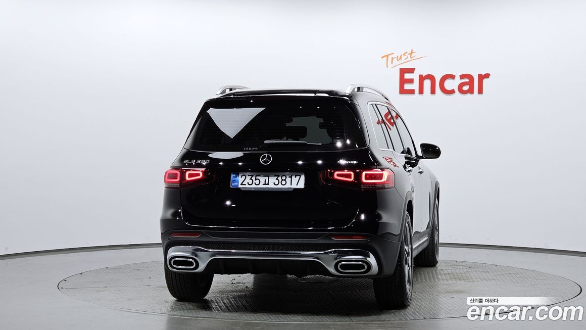 Mercedes-Benz GLB-Class 2021