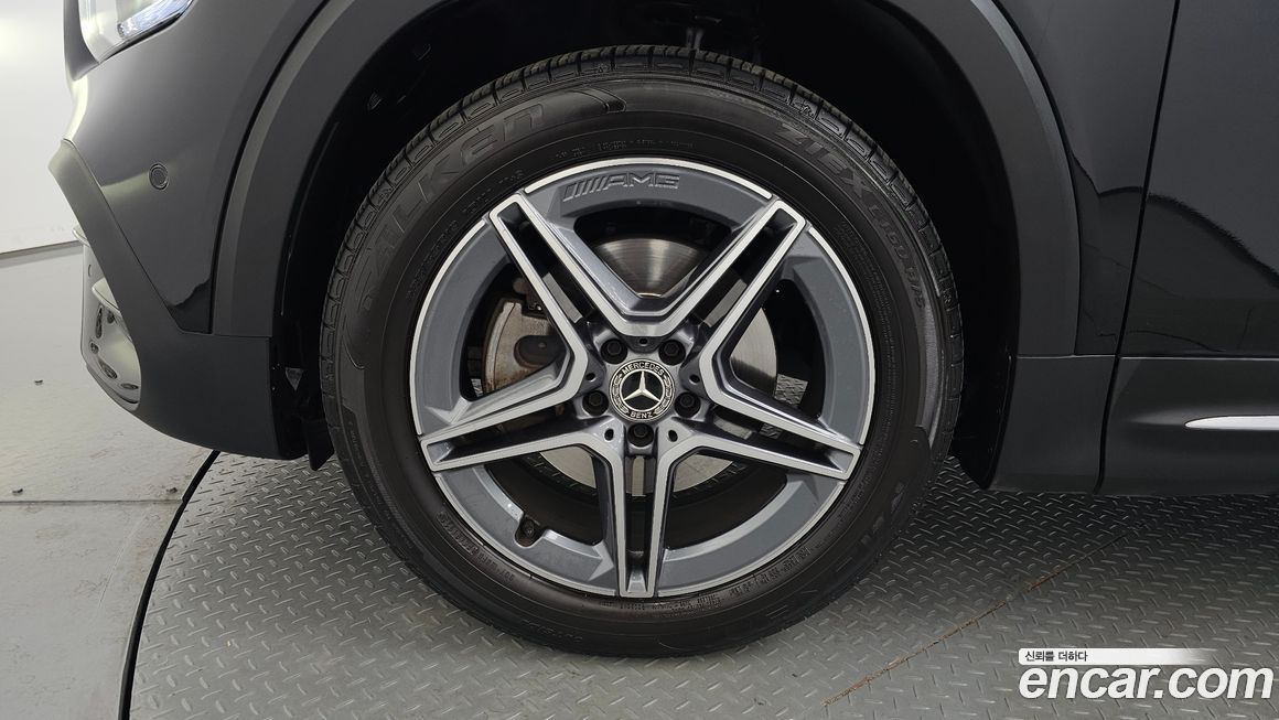 Mercedes-Benz GLB-Class 2021