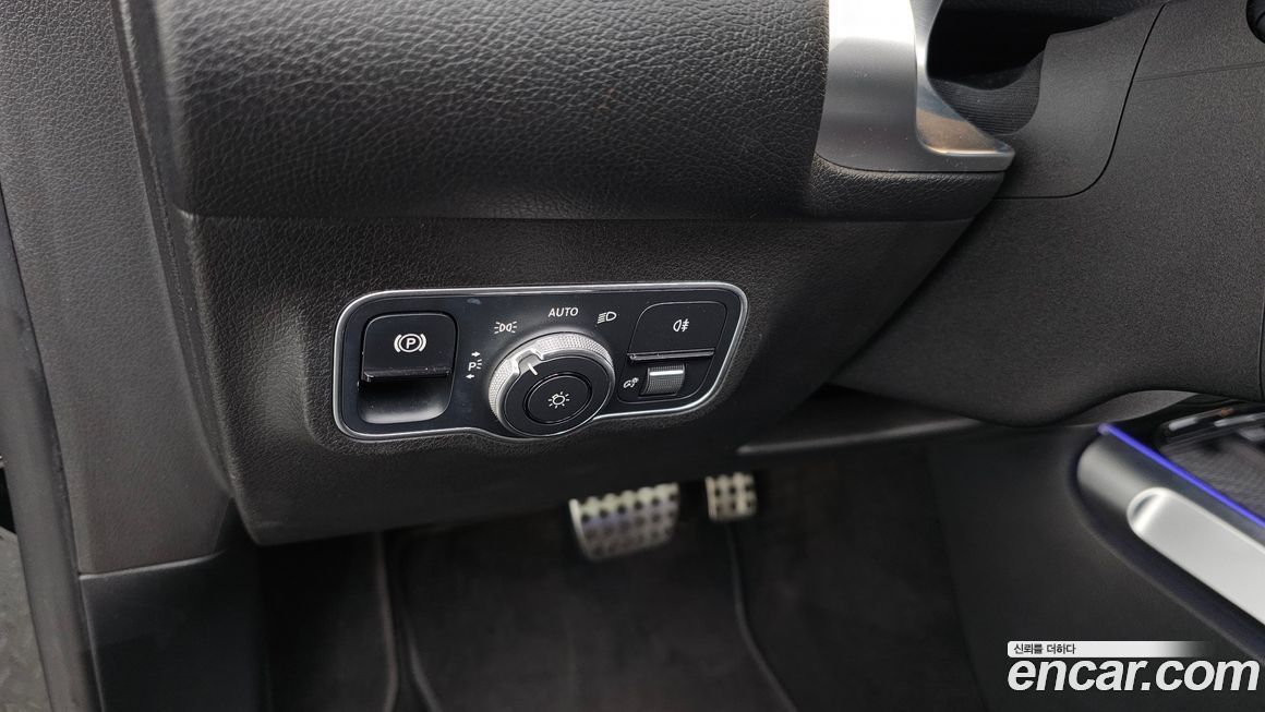 Mercedes-Benz GLB-Class 2021