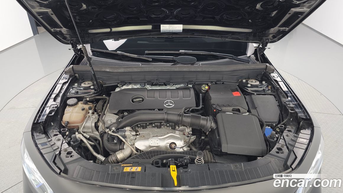 Mercedes-Benz GLB-Class 2021