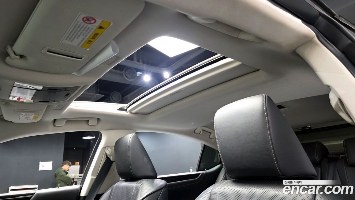 Lexus ES 2019
