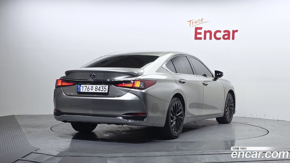 Lexus ES 2019