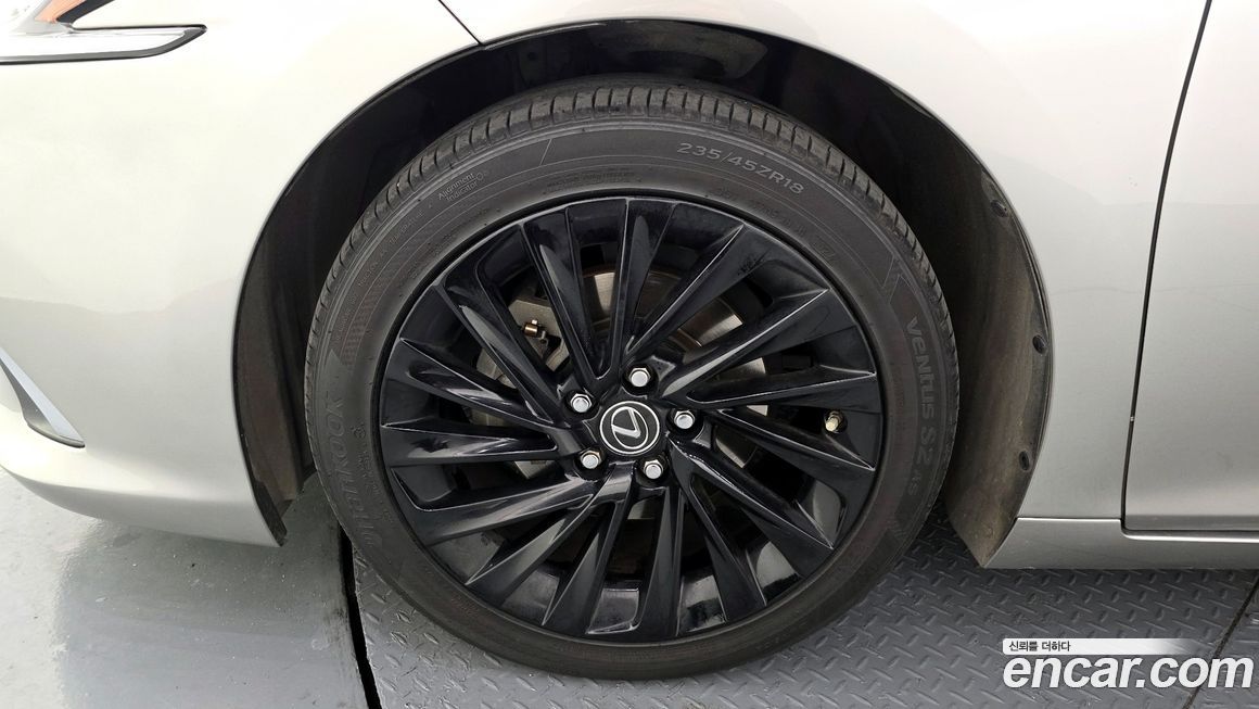 Lexus ES 2019