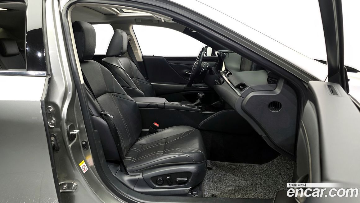 Lexus ES 2019
