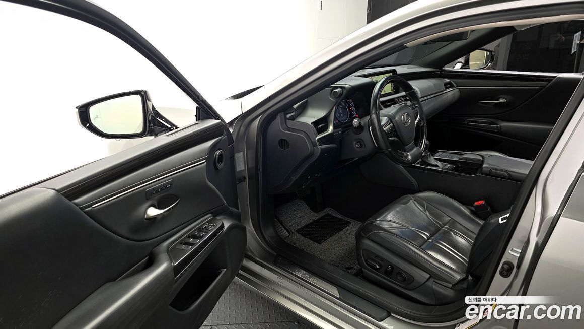 Lexus ES 2019