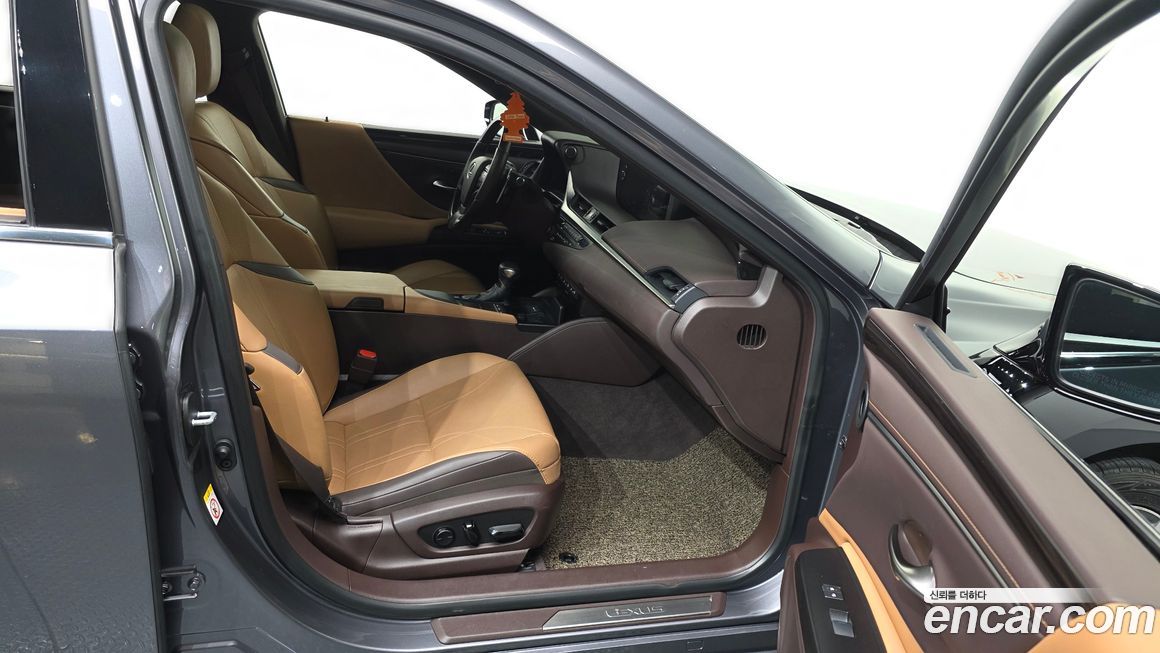 Lexus ES 2019