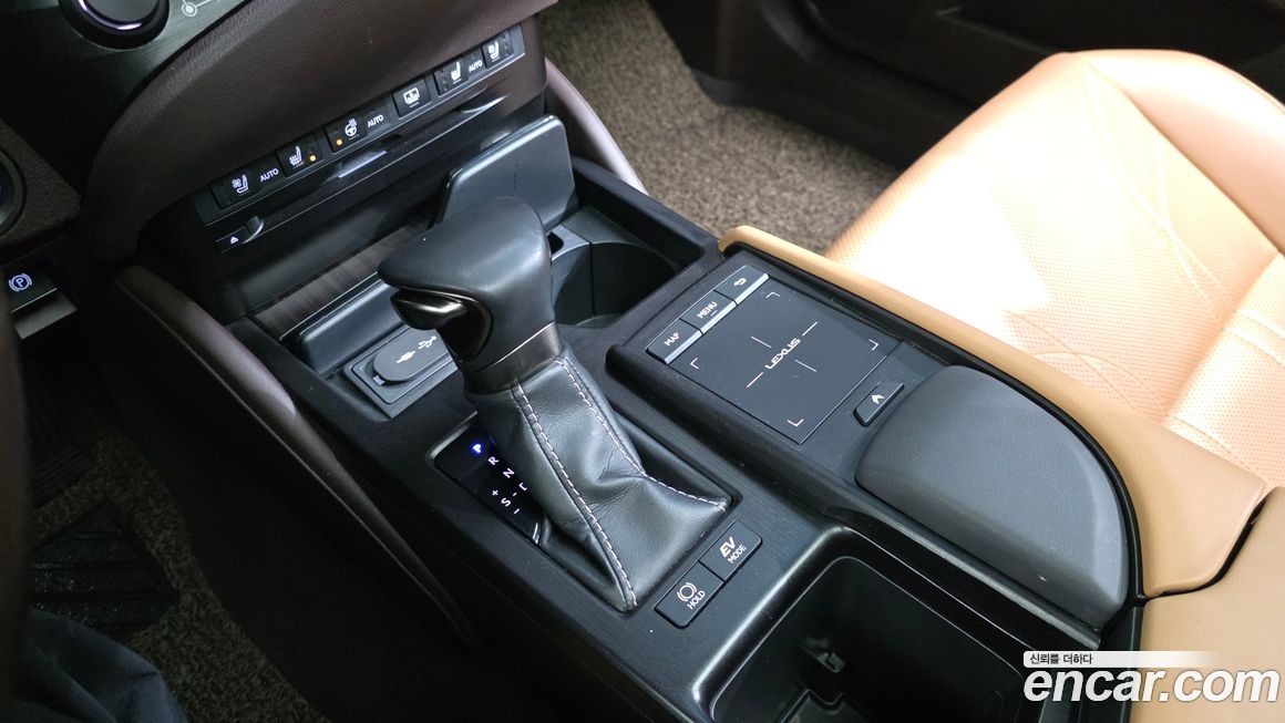 Lexus ES 2019