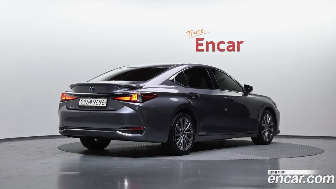 Lexus ES 2019