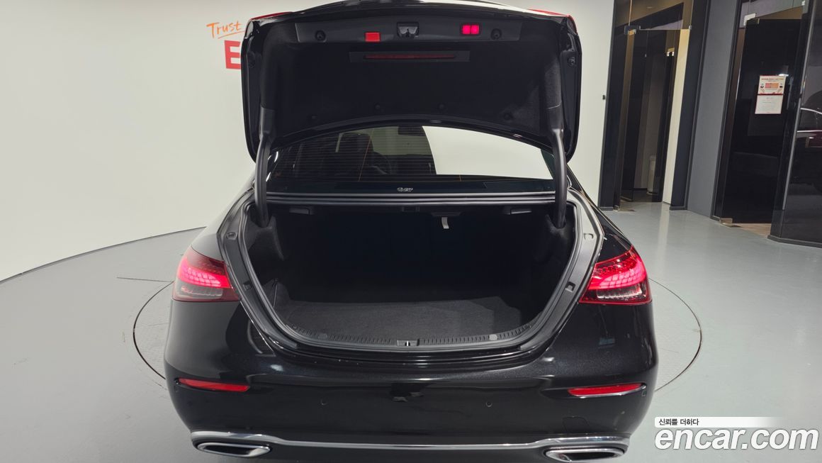 Mercedes-Benz E-Class 2021