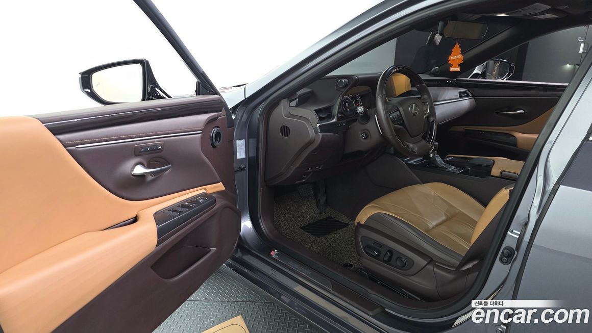 Lexus ES 2019
