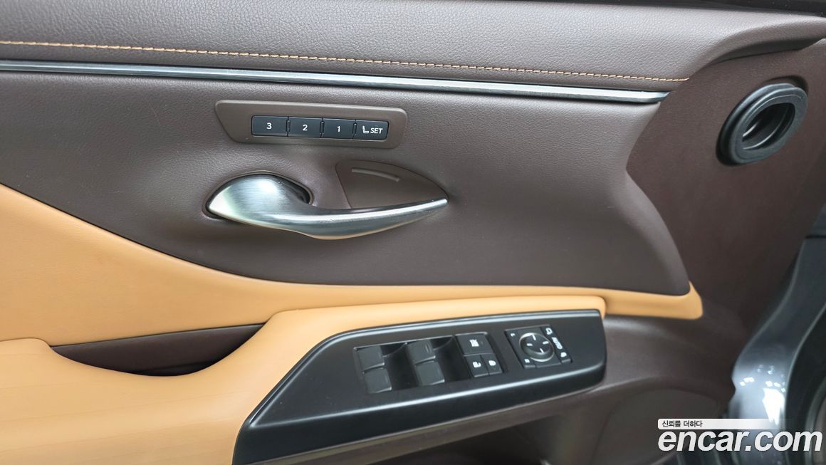 Lexus ES 2019