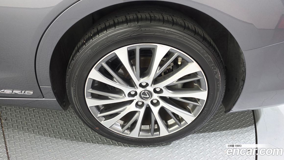 Lexus ES 2019