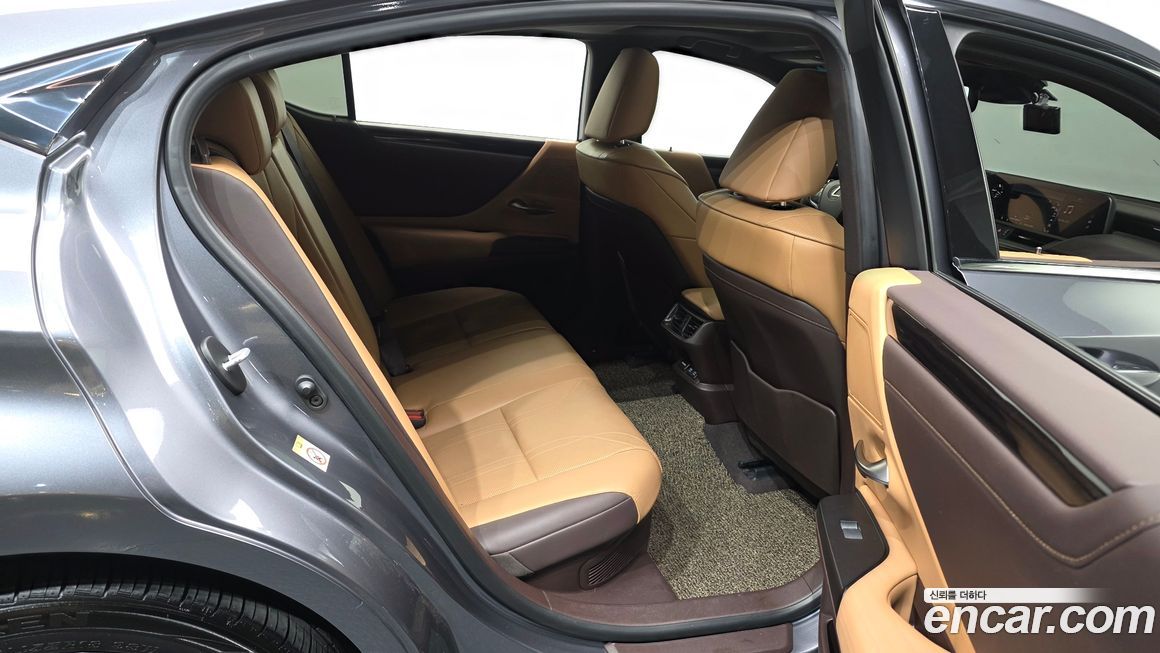 Lexus ES 2019