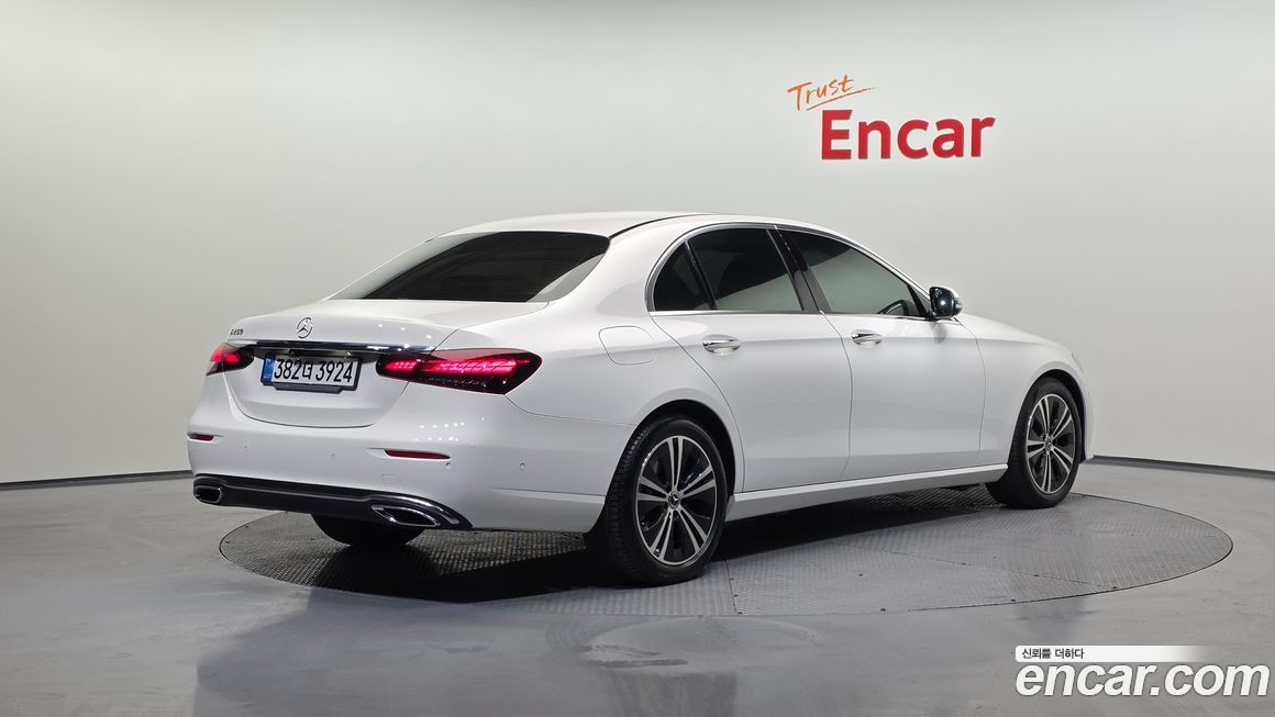 Mercedes-Benz E-Class 2021