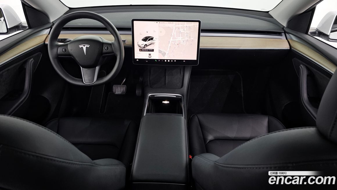 Tesla Model Y 2024
