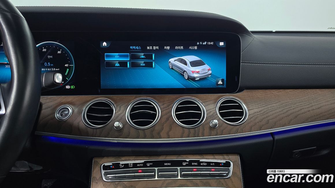 Mercedes-Benz E-Class 2021