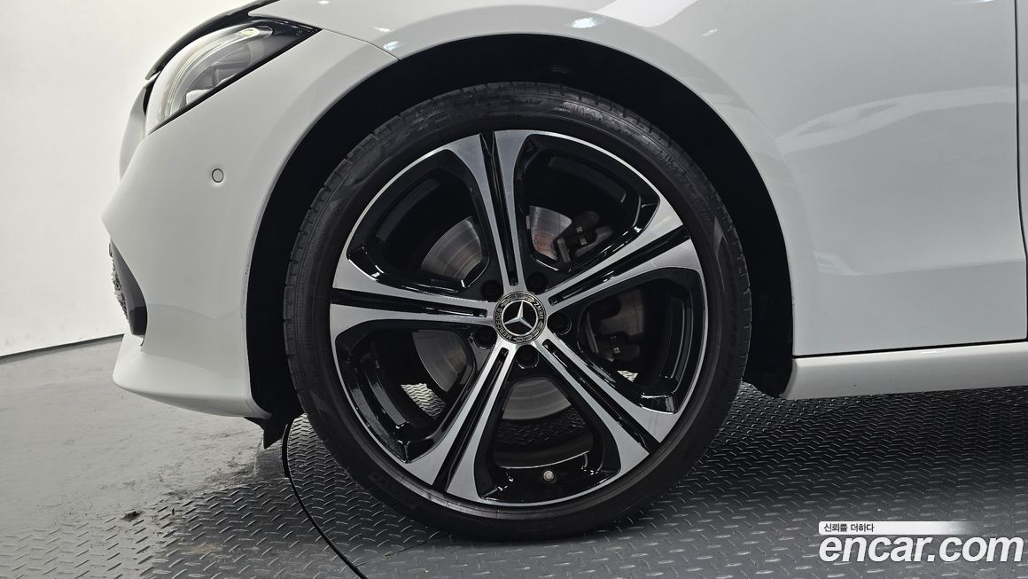 Mercedes-Benz C-Class 2023