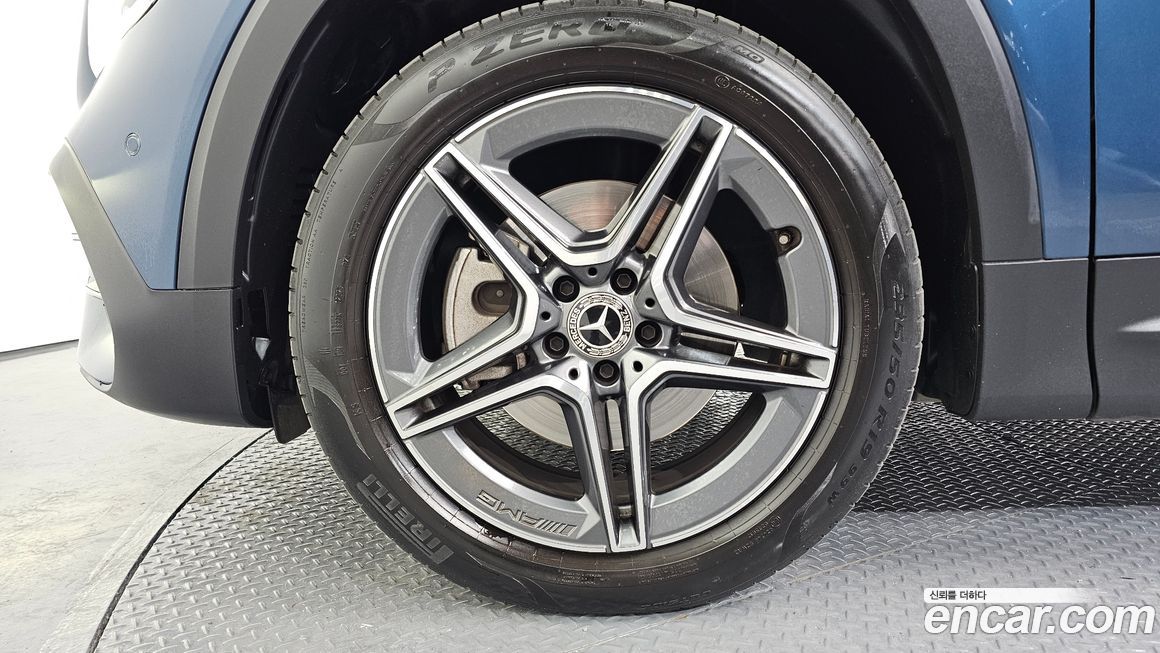 Mercedes-Benz GLB-Class 2023