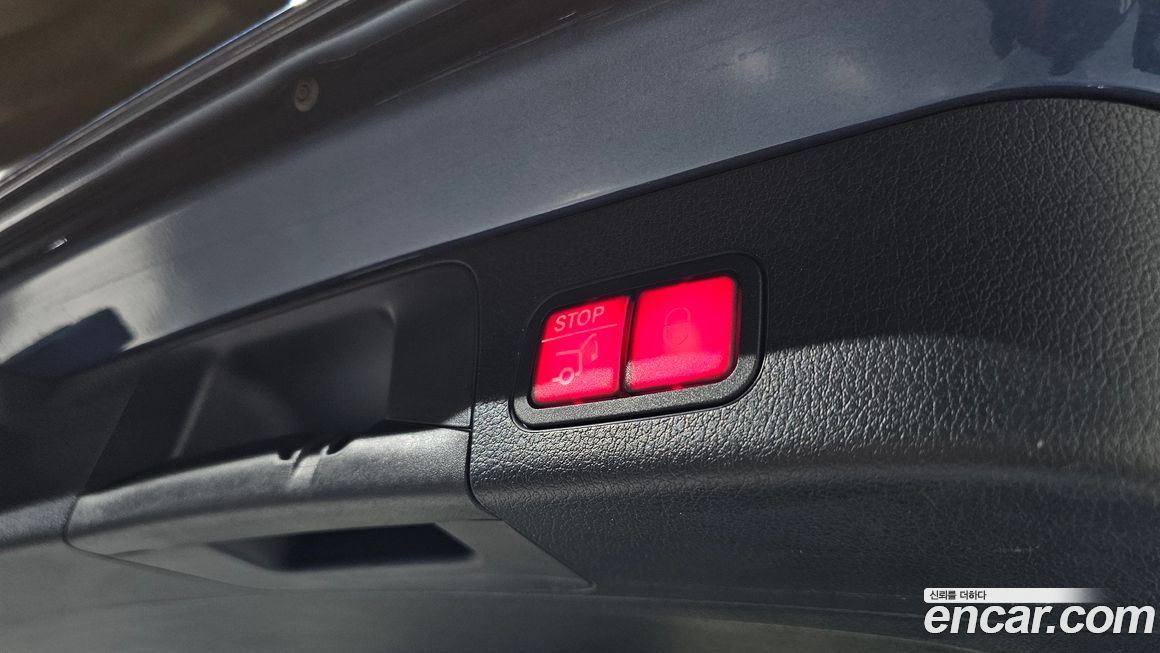 Mercedes-Benz GLB-Class 2023