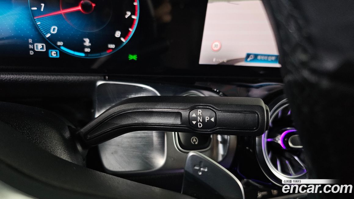 Mercedes-Benz GLB-Class 2023