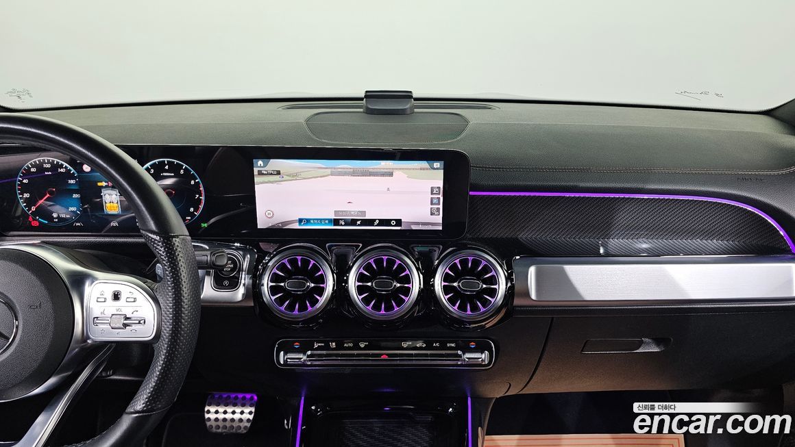 Mercedes-Benz GLB-Class 2023