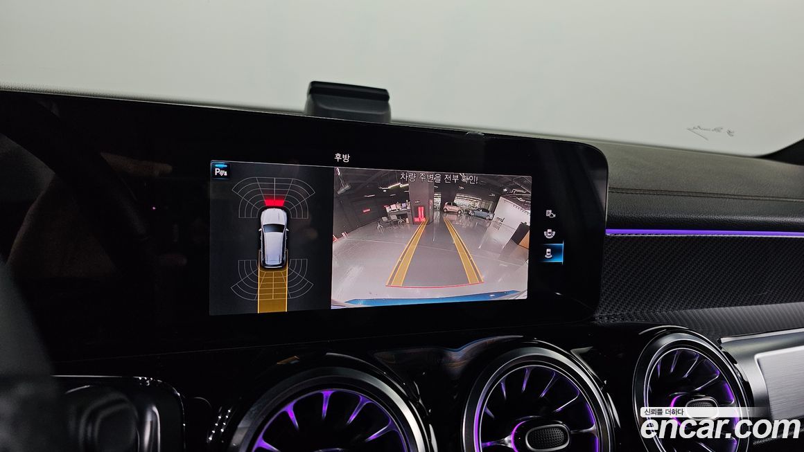 Mercedes-Benz GLB-Class 2023