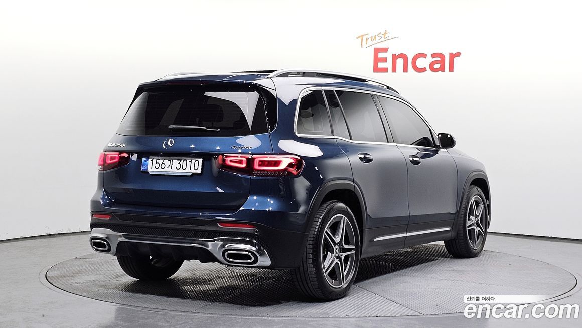 Mercedes-Benz GLB-Class 2023