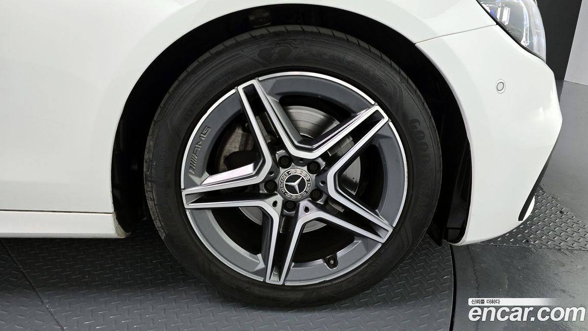 Mercedes-Benz E-Class 2023