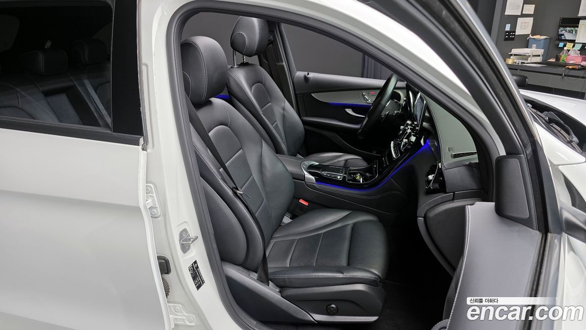 Mercedes-Benz GLC-Class 2021