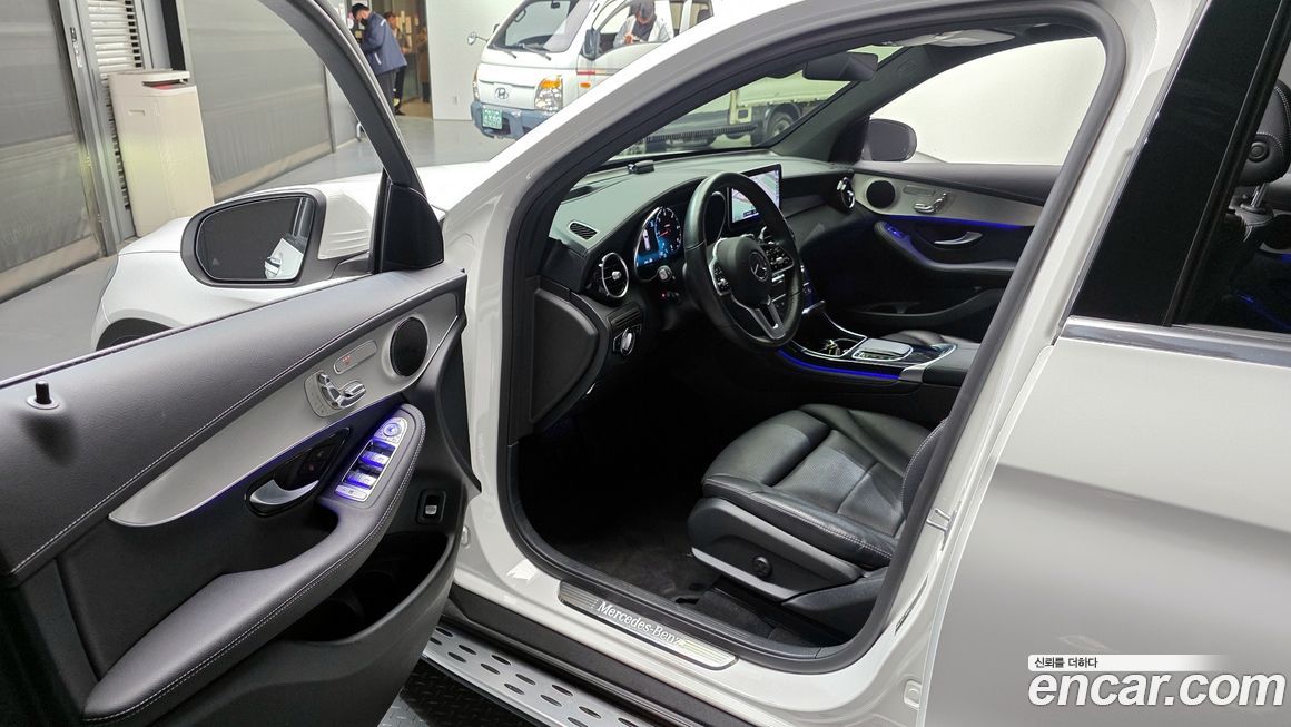 Mercedes-Benz GLC-Class 2021