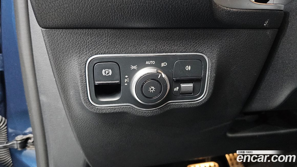 Mercedes-Benz GLB-Class 2023