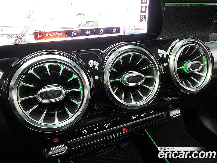 Mercedes-Benz GLB-Class 2021