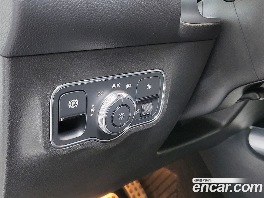 Mercedes-Benz GLB-Class 2021