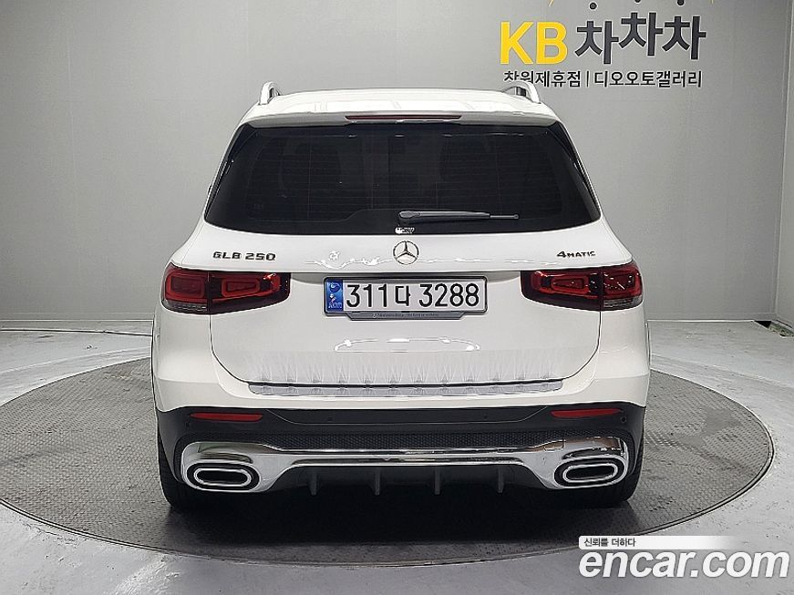 Mercedes-Benz GLB-Class 2021