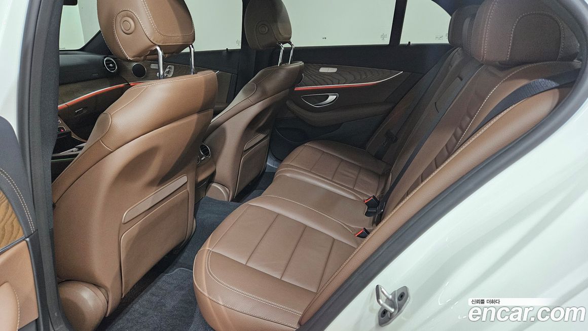 Mercedes-Benz E-Class 2022