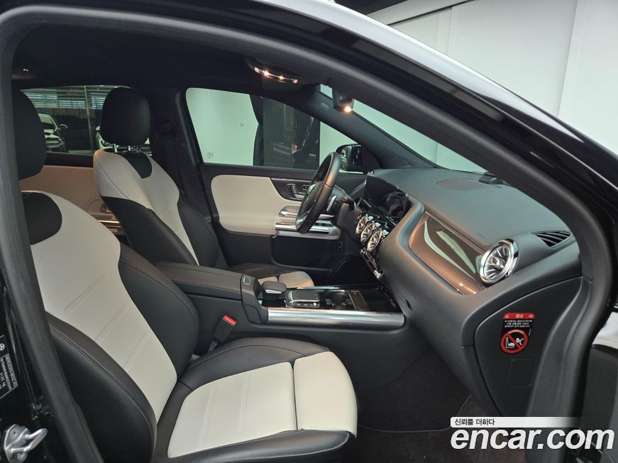 Mercedes-Benz GLA-Class 2021