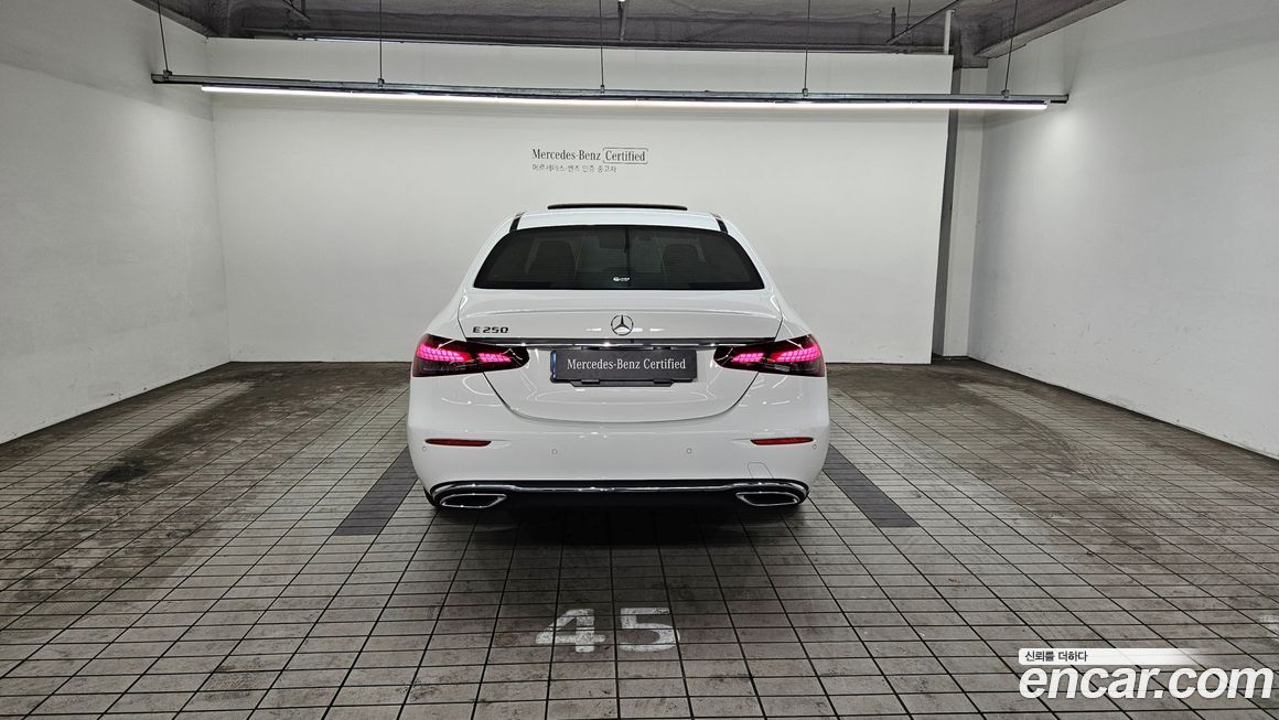 Mercedes-Benz E-Class 2022