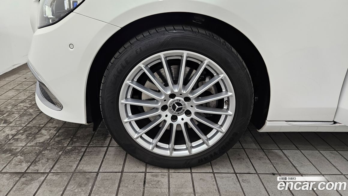 Mercedes-Benz E-Class 2022