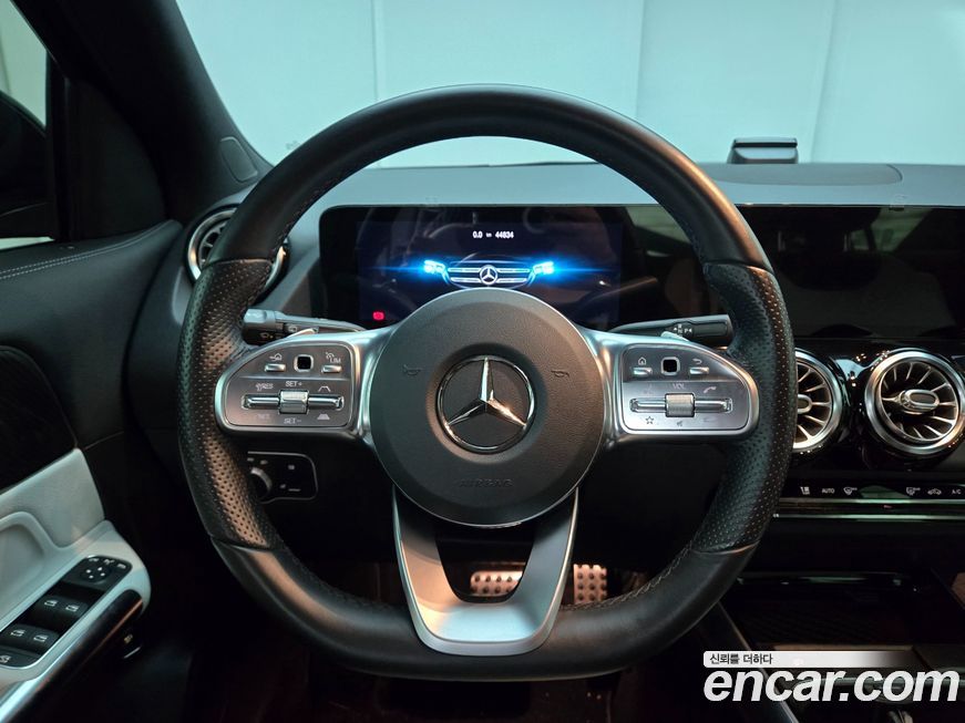 Mercedes-Benz GLA-Class 2021