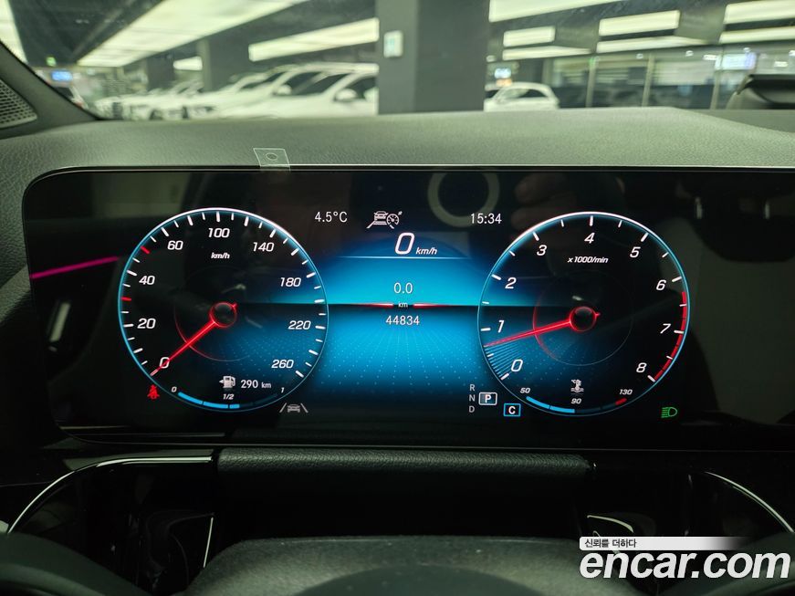 Mercedes-Benz GLA-Class 2021