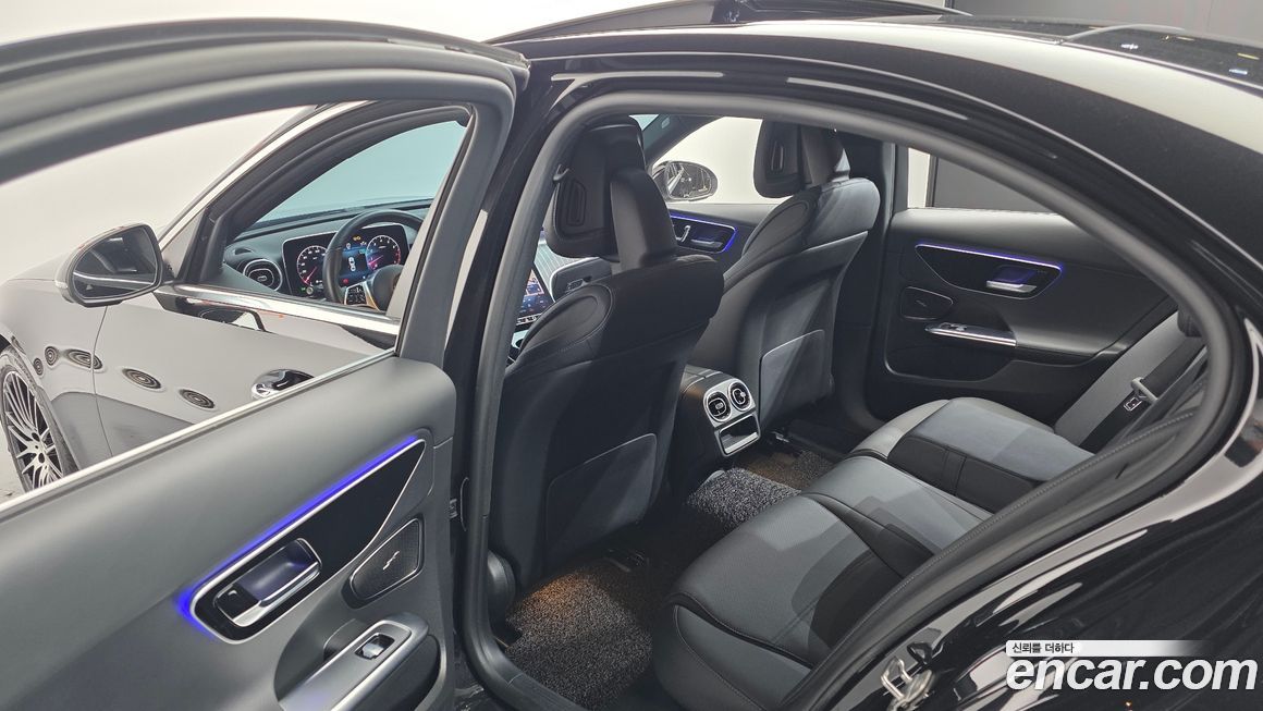 Mercedes-Benz C-Class 2024