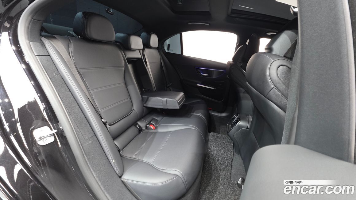 Mercedes-Benz C-Class 2024
