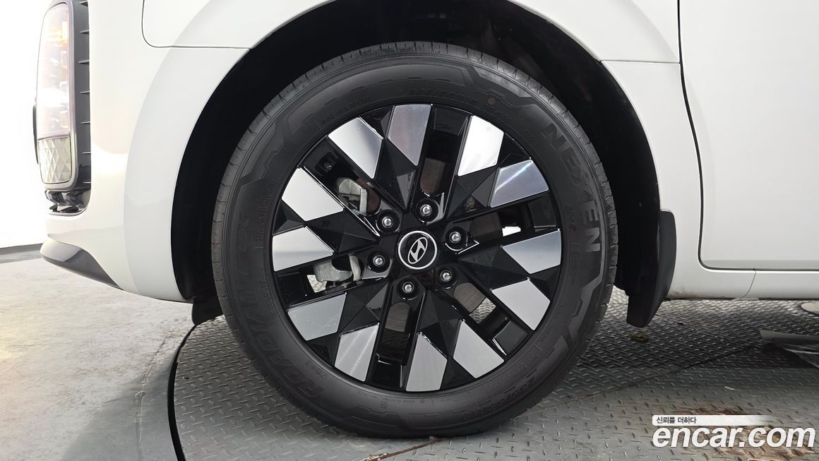 Hyundai Staria 2025