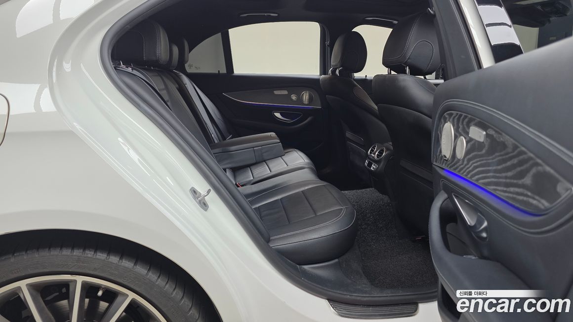 Mercedes-Benz E-Class 2022