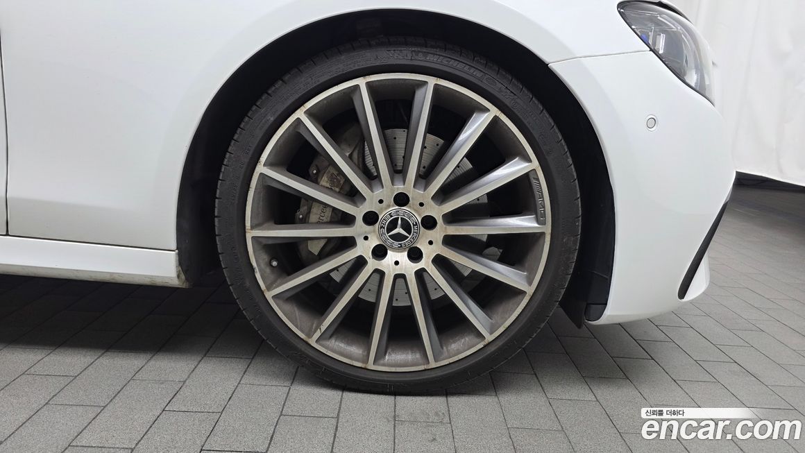 Mercedes-Benz E-Class 2022