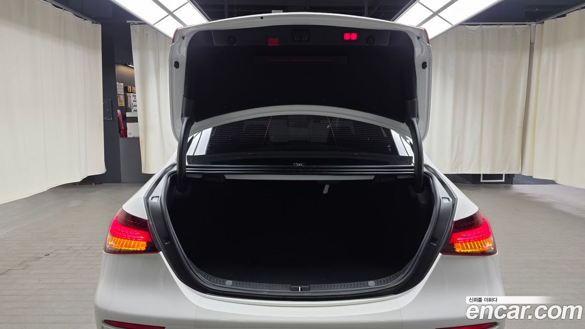 Mercedes-Benz E-Class 2022